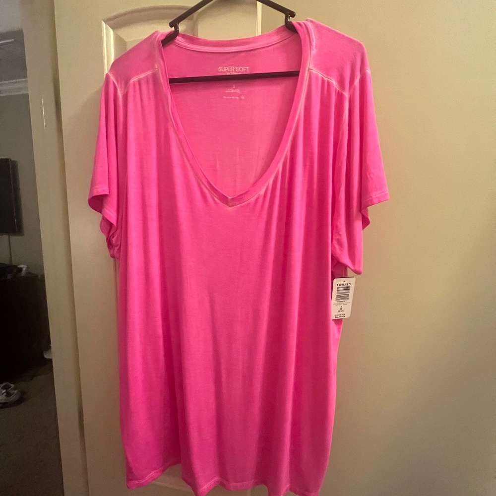 V-neck T-shirt